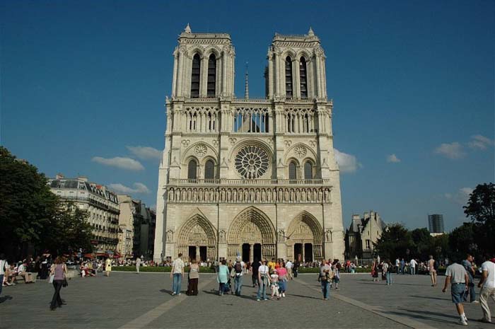 Qual é o segredo da beleza das catedrais parisienses?