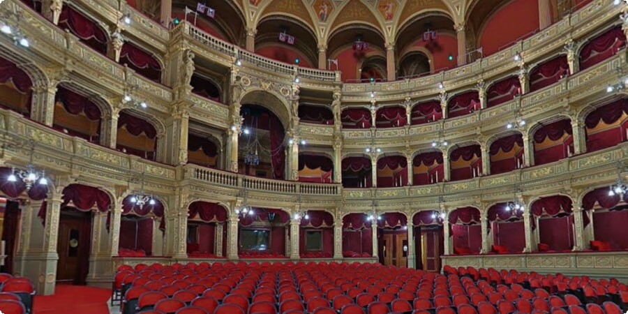 Symfonie elegance: Uvnitř budovy Maďarské státní opery