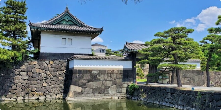 Porta Kikyō-mon: un simbolo di tradizione e continuità nella Tokyo moderna