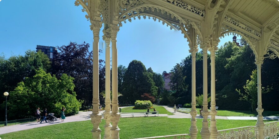 A Photogenic Spot: Capturing the Beauty of the Colonnade