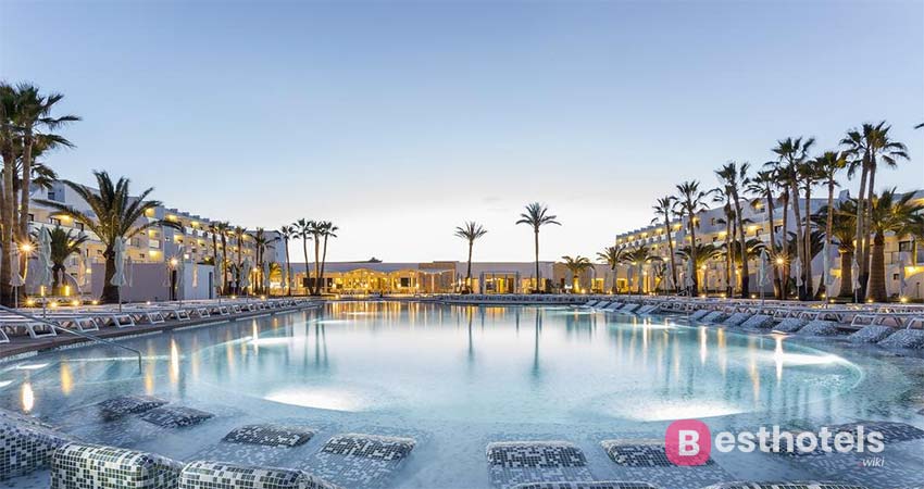 Luxury hotel complex in Ibiza - Grand Palladium White Island